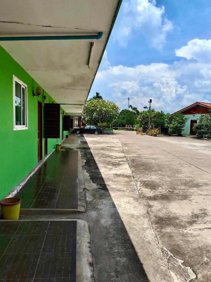 โรงเกลือรีสอร์ท Aranyaprathet Ngoại thất bức ảnh